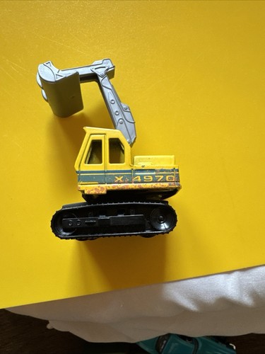 Matchbox 1980 Yellow Black Excavator Construction Moving Parts X-4970 Loose - Picture 4 of 4