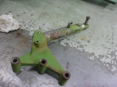 JOHN DEERE 4440 LIFT ASSIST CYLINDER AND BRACKET RIGHT HAND AR84645 ...