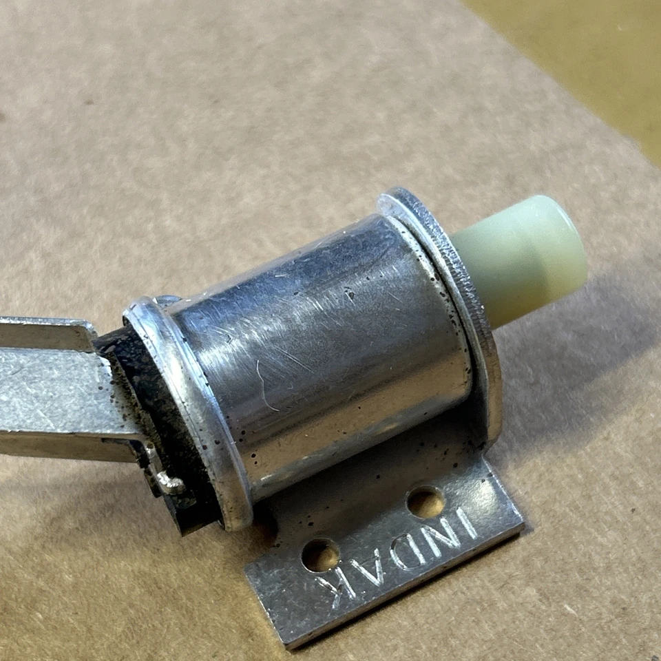 Interruptor de luz de reversa Chevrolet Corvair 1960-1964 transmisión manual de 3 velocidades Foto 4 de 4