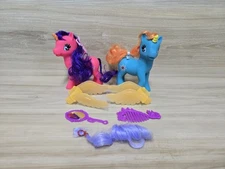 Gi-Go Wonder Land Ponies One Pink One Blue with Mirror, Comb & Wings