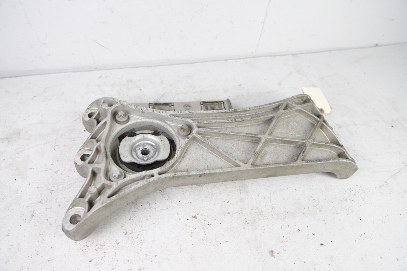 2014 - 2020 MASERATI GHIBLI S Q4 AUTO TRANSMISSION GEARBOX MOUNT BRACKET OEM