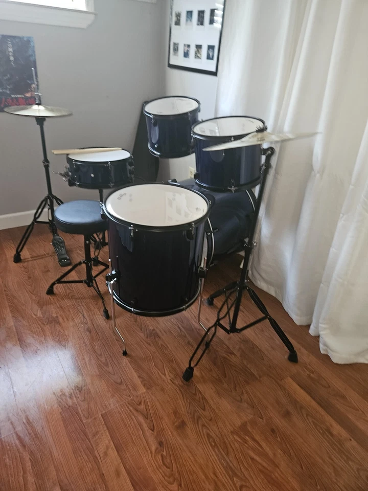 Juego de batería Ashthorpe azul completo, configurado pero nunca usado antes. Originalmente $370 Foto 2 de 4