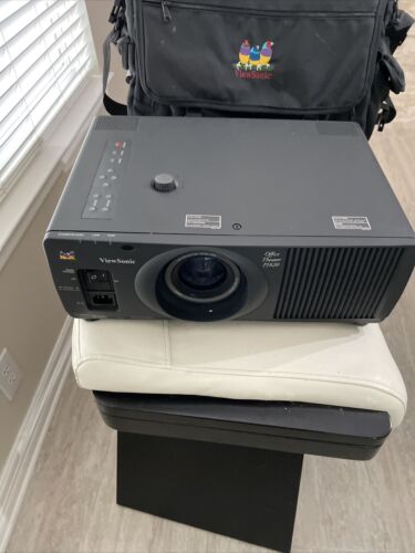 ViewSonic Office Theater PJ820 Conference Room Projector, works very well! w/bag - Afbeelding 1 van 12