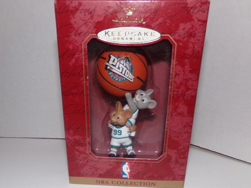 HALLMARK KEEPSAKE ORNAMENT "DETROIT PISTONS NBA COLLECTION" HOLIDAY TREASURE!