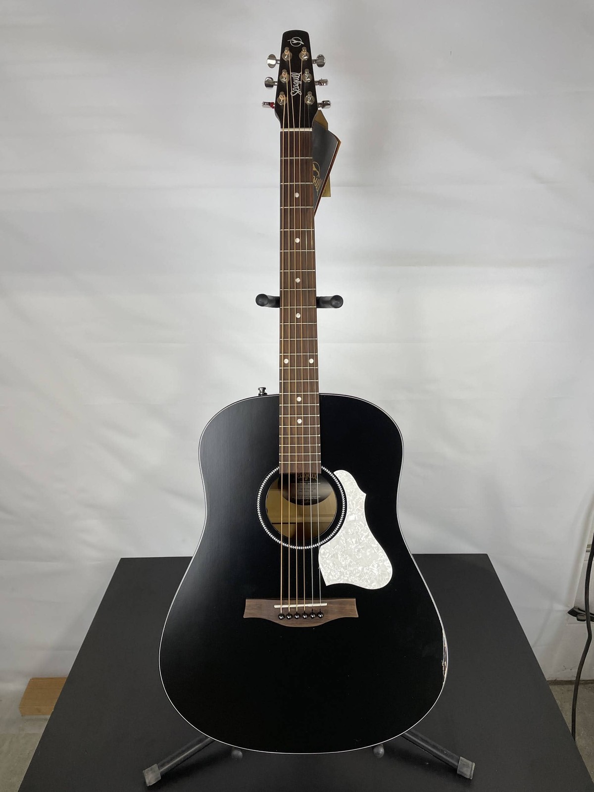 Very Good Seagull S6 Classic Dreadnought Acoustic-Electric Guitar, Solid Cedar T