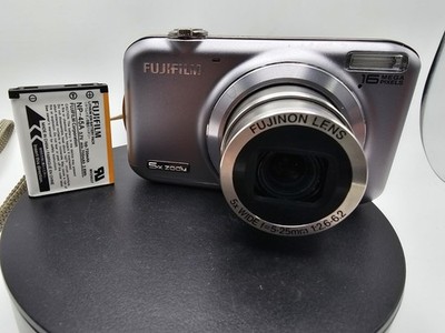 FUJIFILM FinePix JX400 Digital Camera Silver Point &Shoot Cracked 