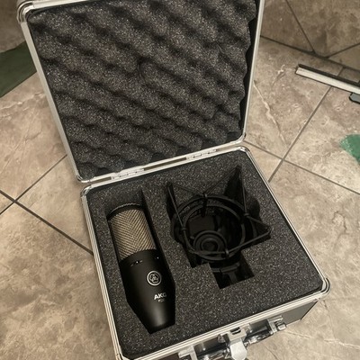 AKG P220 Large-Diaphragm Condenser Microphone with Shock Mount and Hard Case