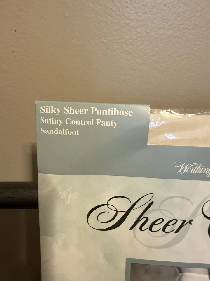 Pantalones cortos Worthington Sheer Caress Control Q Tall Bone Foto 2 de 4