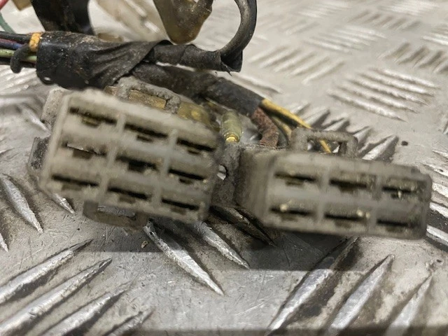 HONDA CB 550 F 76 CB500/400/550K - CAJA DE FUSIBLES REG/REC CAJA DE CONEXIONES CABLEADO TELAR Foto 2 de 4