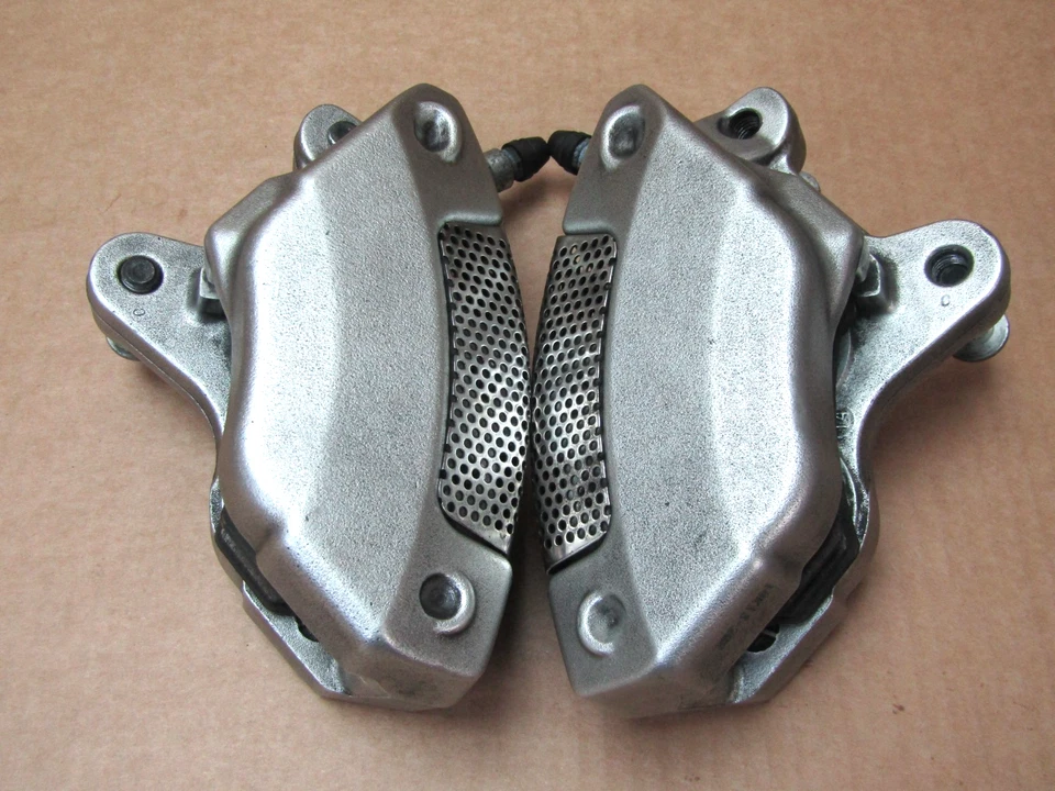 Pinzas de freno delanteras Harley Davidson CVO Ultra Limited 180 16.689 millas (9701) Foto 3 de 4