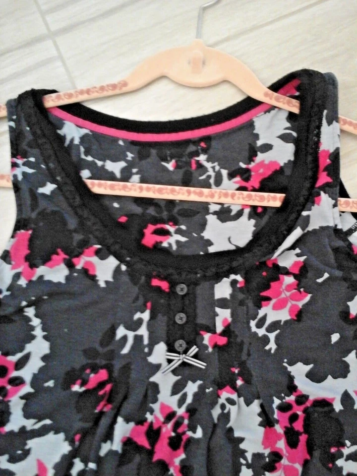 Conjunto de pijama y pantalón tejido con cuello en V sin mangas geométrico negro Apt.9 talla L Jr. Foto 2 de 3