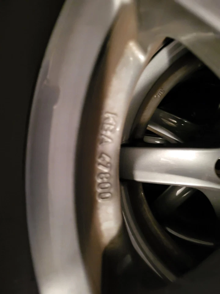 Winterkompletträder VW/Seat/Skoda Schwarz  Winterreifen Alutec 14". Wie neu! - Bild 4 von 4