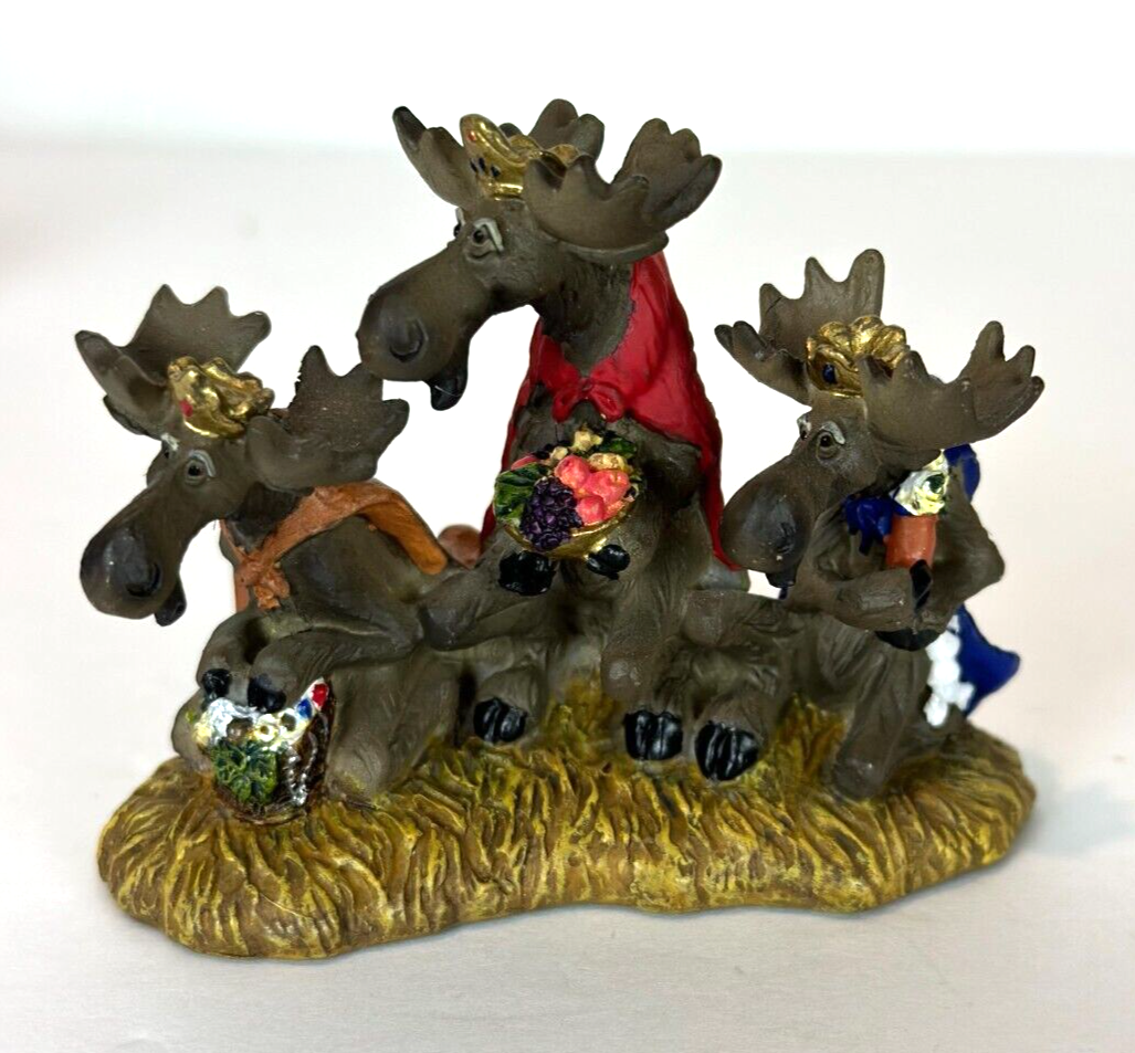 Whiskers Marty Sculptures Inc 3匹の犬の置物 Big Sky Carvers Mountain Mooses Itty Bitty Moosetivity 4 pc Set