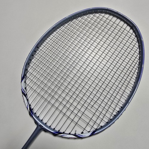Raqueta de bádminton Yonex Nanoray 250 4U5 - empuñadura reemplazada, necesita restricción - Imagen 7 de 10