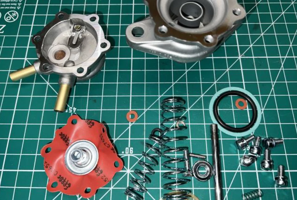 Bomba de combustible Porsche Pierburg 912 reconstruida Foto 3 de 4