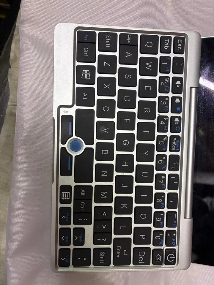 GPD Pocket UMPC Portable PC X7-Z8750 8GB 128GB WIndows10 Home Portable Japan - Image 3 of 4