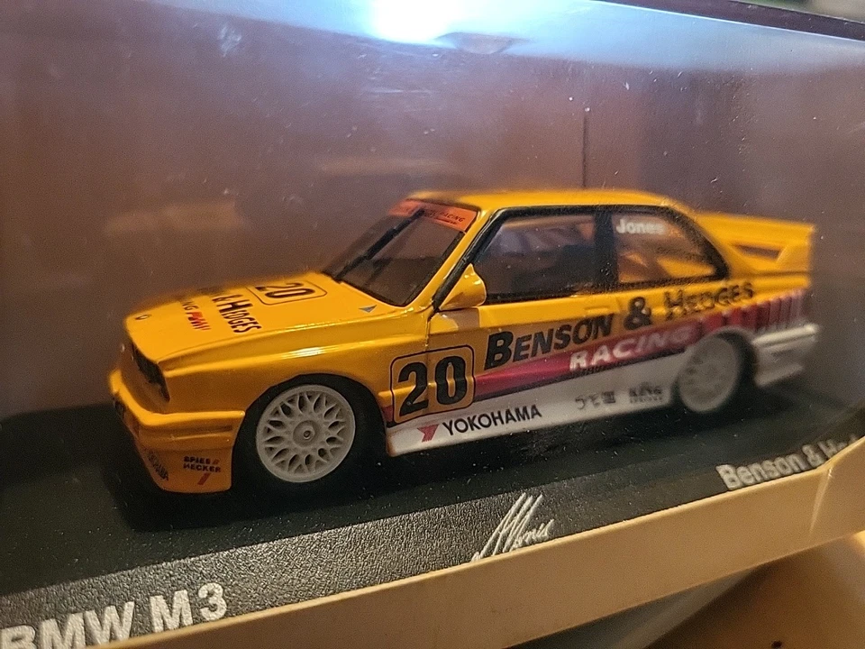 BMW E30 M3 Ben.Hedg. Bathurst 1000 1992 en 1:43 Foto 3 de 4