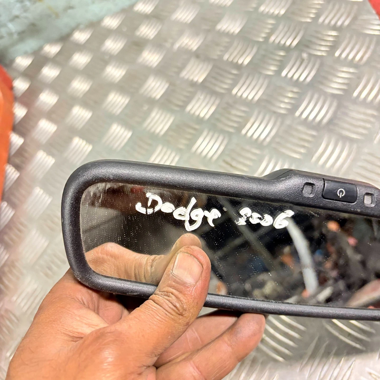Dodge Caliber automatic dimming interior mirror front