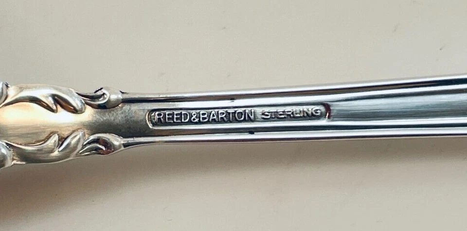 Cuchara para servir ensalada esterlina del siglo XVIII Reed & Barton - 9 1/8" Foto 3 de 3