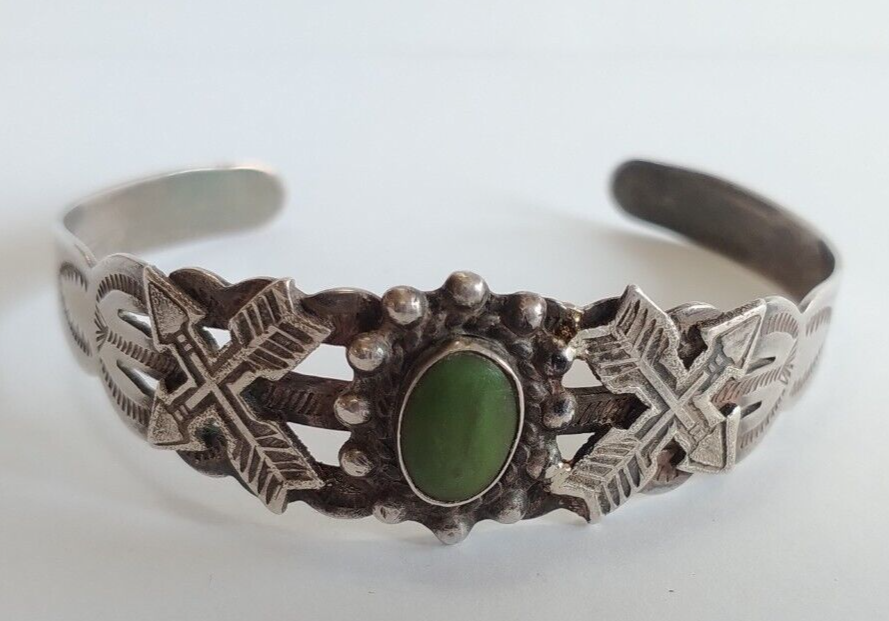 VINTAGE FRED HARVEY ERA NAVAJO INDIAN COIN SILVER GREEN TURQUOISE CUFF BRACELET VINTAGE FRED HARVEY ERA NAVAJO INDIAN COIN SILVER GREEN TURQUOISE CUFF BRACELET