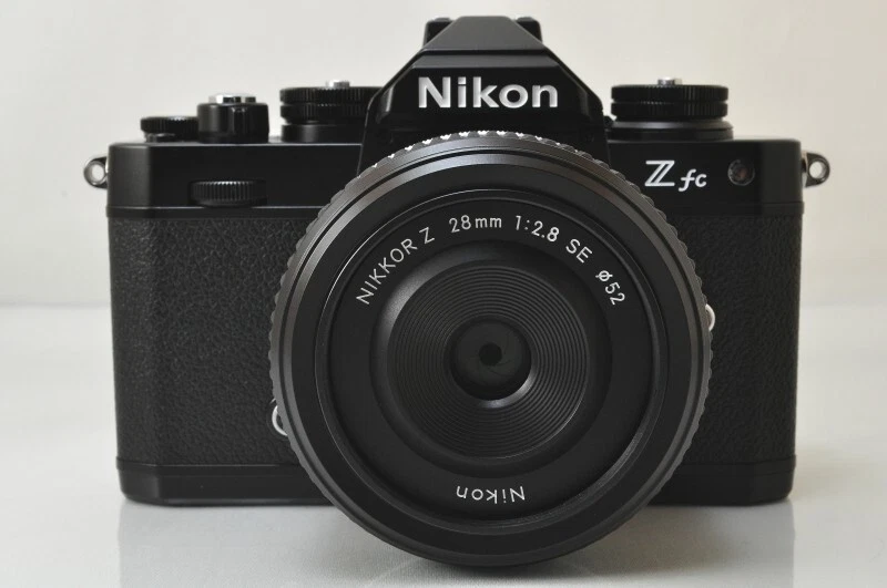 [NEUWERTIG++]Nikon Zfc Spiegellose Kamera + 28mm F/2.8 SE Objektiv Kit *Shutt... - Bild 2 von 4