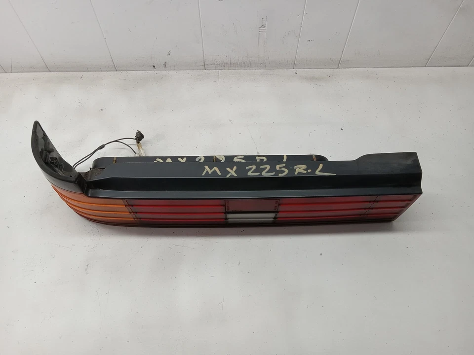 Conjunto de luz trasera izquierda Nissan Máxima 1987-1988 OEM, 166-58255L Foto 3 de 4