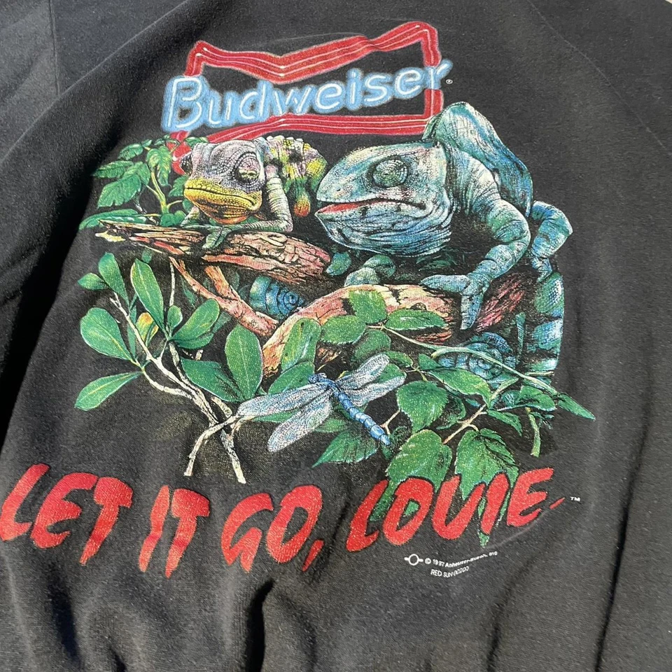 Suéter Grial Cuello Redondo Vintage Años 90 Gráfico Budweiser “Let It Go Louie” Foto 2 de 4