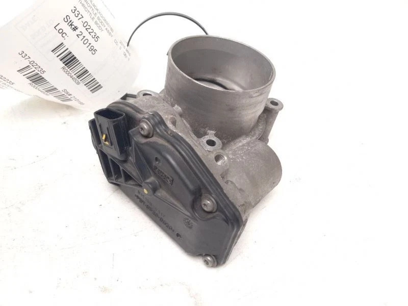 Lincoln MKS 2016 carrocería del acelerador Foto 3 de 4