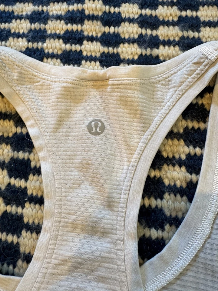 Camiseta sin mangas Lululemon blanca espalda cruzada talla 10 ligera transpirable camisa de entrenamiento Foto 4 de 4