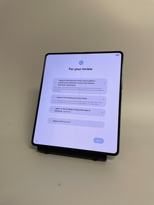 Samsung Galaxy Z Fold4 - Fully Unlocked 256GB Graygreen (B Grade - Screen issue)