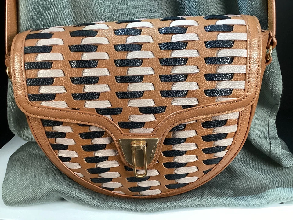 Bolso Bandolera Italiano Cuero Granulado COCCINELLE BEAT Suave Tono Dorado Herrajes  Foto 2 de 4