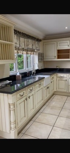 Vintage Kitchen In Good Condition With Granite Worktops - Picture 4 of 4
