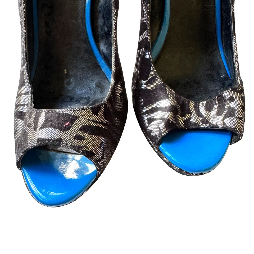 Zapatos de tacón Betsey Johnson Bradleey estampado de cebra azul negro rosa 5 pulgadas talla 8,5 M Foto 3 de 4