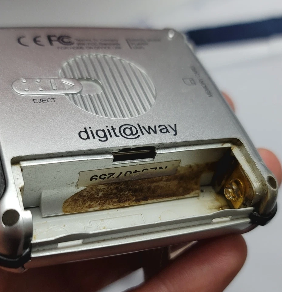 Reproductor de tarjetas multimedia inteligente Mpio DMG MP3 plateado 128 MB totalmente funcional Foto 3 de 4