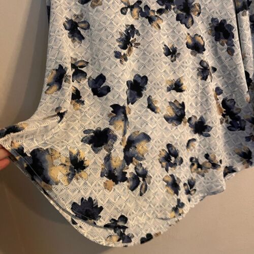 Maurices blouse womens Large floral blue white flowy Boho Fairy light NWT v neck - Picture 2 of 10