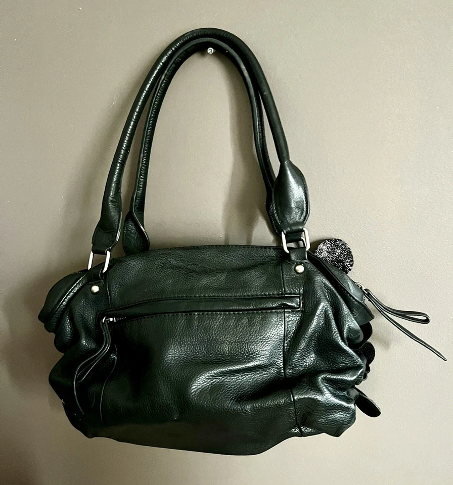 Bolso de Mano FROSTING by MARY NORTON Negro y Plateado Cuero Guijarro Detalle de Flecos Circulares Foto 2 de 4