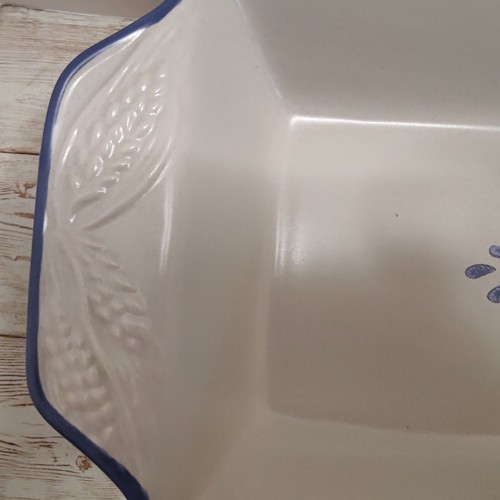 Pfaltzgraff Yorktowne ~ Embossed Bread Basket/ Tray ~ Dishwasher/ Microwave Safe - Picture 4 of 8