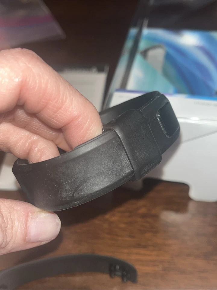 Garmin VivoFit  Heart Rate Monitor Fitness Band Black need new batt. - Image 4 of 4