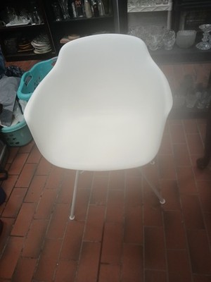 Eames Herman Miller Art Deco White Chair