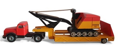 Tekno Volvo Tieflader mit Löffelbagger