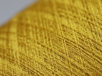 S32 (120 /kg) 700g DRAGON COMFORT SEIDE - SILK SONNENGELB (26) Zwirn Wolle Garn