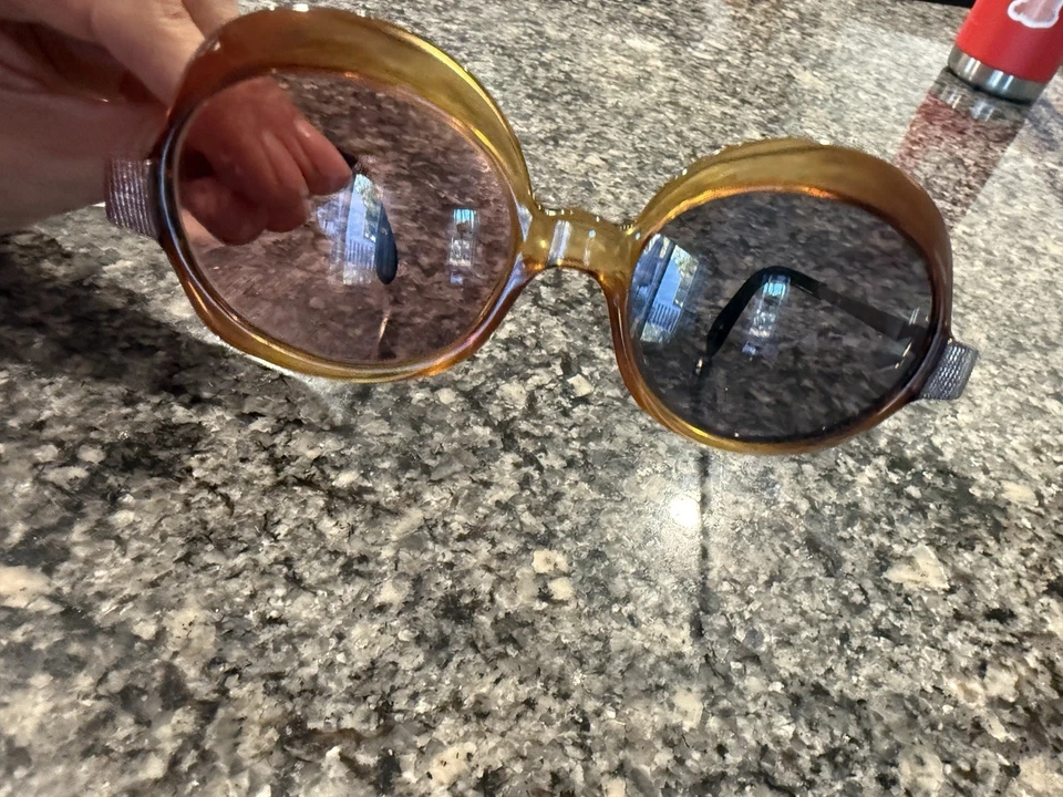 VTG 60s/70s ViennaLine Twiggy eyeglasses Frames Amber Oversized Prescription - Image 4 of 4