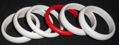 Sobral Sortidos Unico Extra Small/Child's 6 White & Red Bracelets Brazil Import - Picture 2 of 4