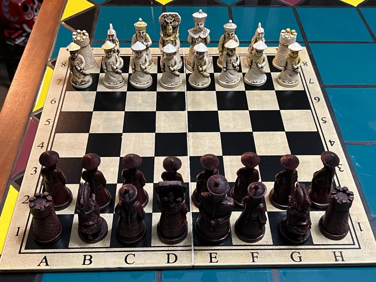 jeu d'échecs Ottomans-Chretiens en bronze doré et argenté coffret