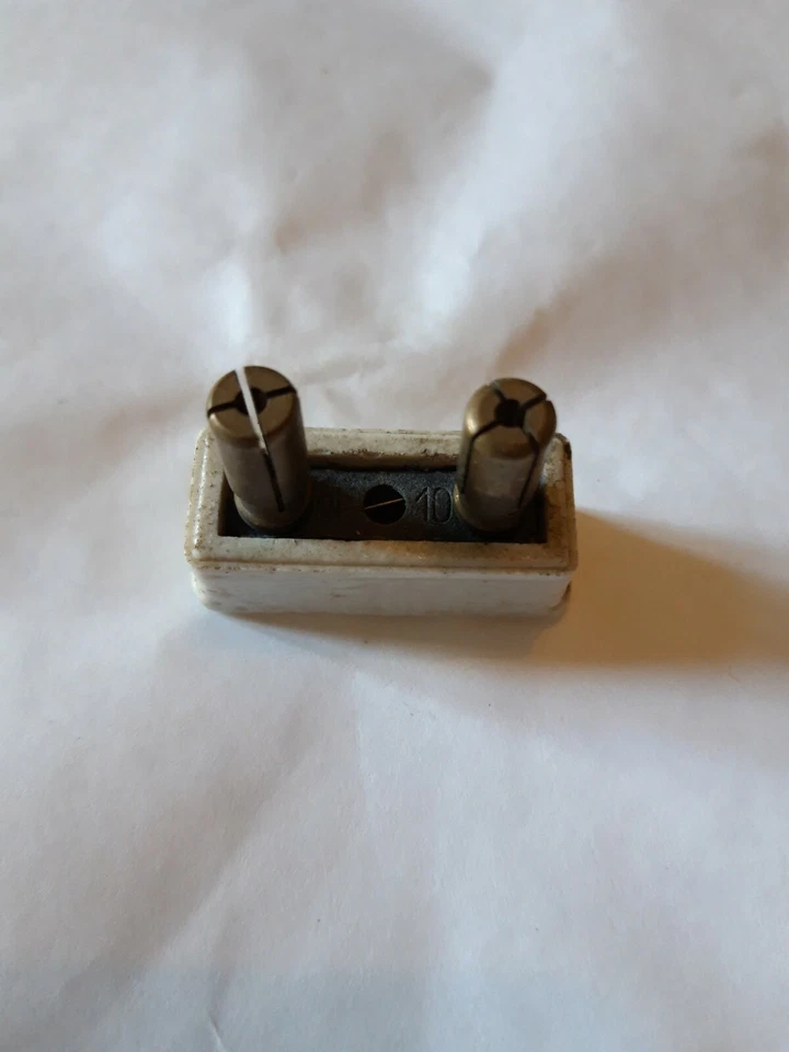 ancien fusible a recharge Neuve en porcelaine NEUF 20 Ampères /250V Legrand - Photo 1/1