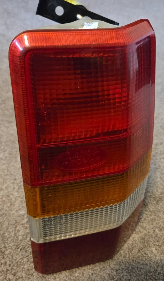 Оригинальный задний фонарь в сборе для правостороннего пассажира Land Rover Discovery 1996 - 1998 годов выпуска - Изображение 3 из 4