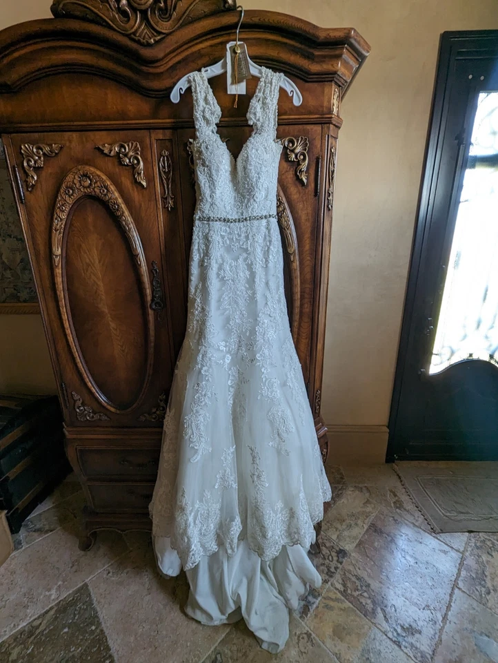 Vestido de novia + velo estilo Demetrios 775 Foto 3 de 4