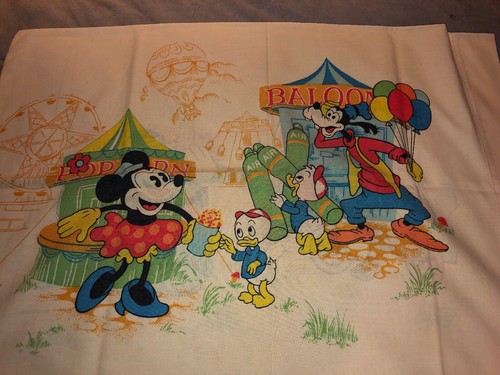 Vintage Disney Productions PILLOWCASE Carnival Fair MICKEY Goofy Donald Set Of 2 - 第 2/3 張圖片