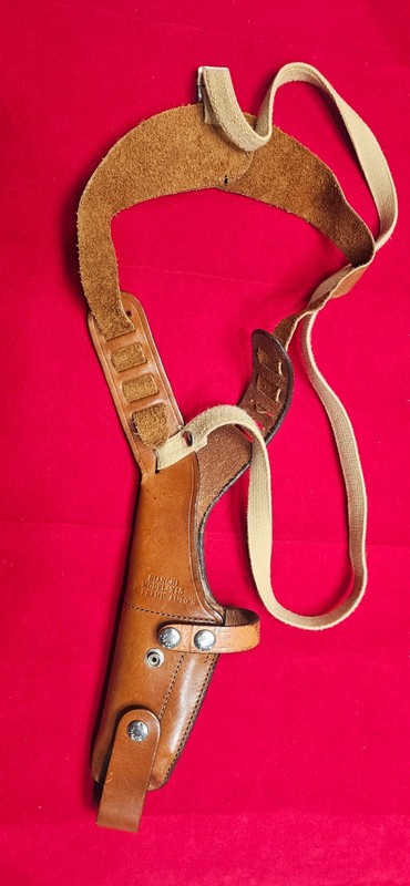 BIANCHI MODEL X-15 LARGE FRAME, VERTICLE SHOULDER HOLSTER