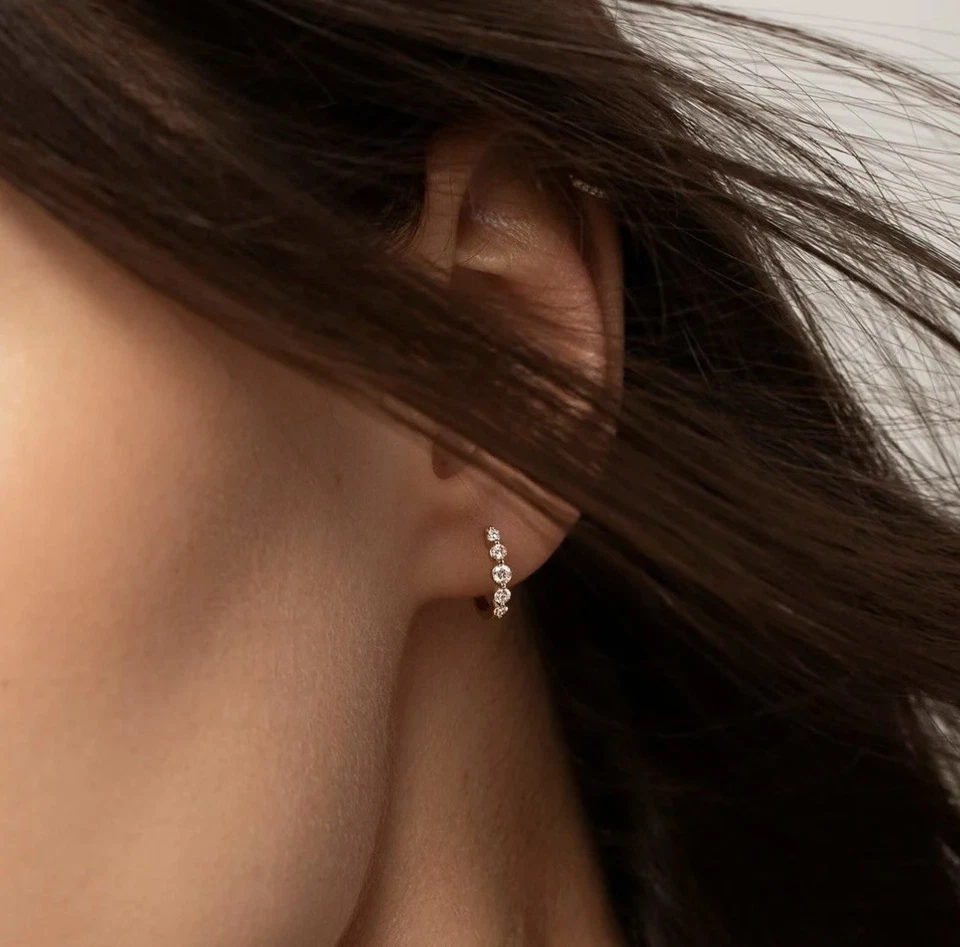 Pendientes Huggies Anillo Concierge Graduado Diamante Único Foto 4 de 4